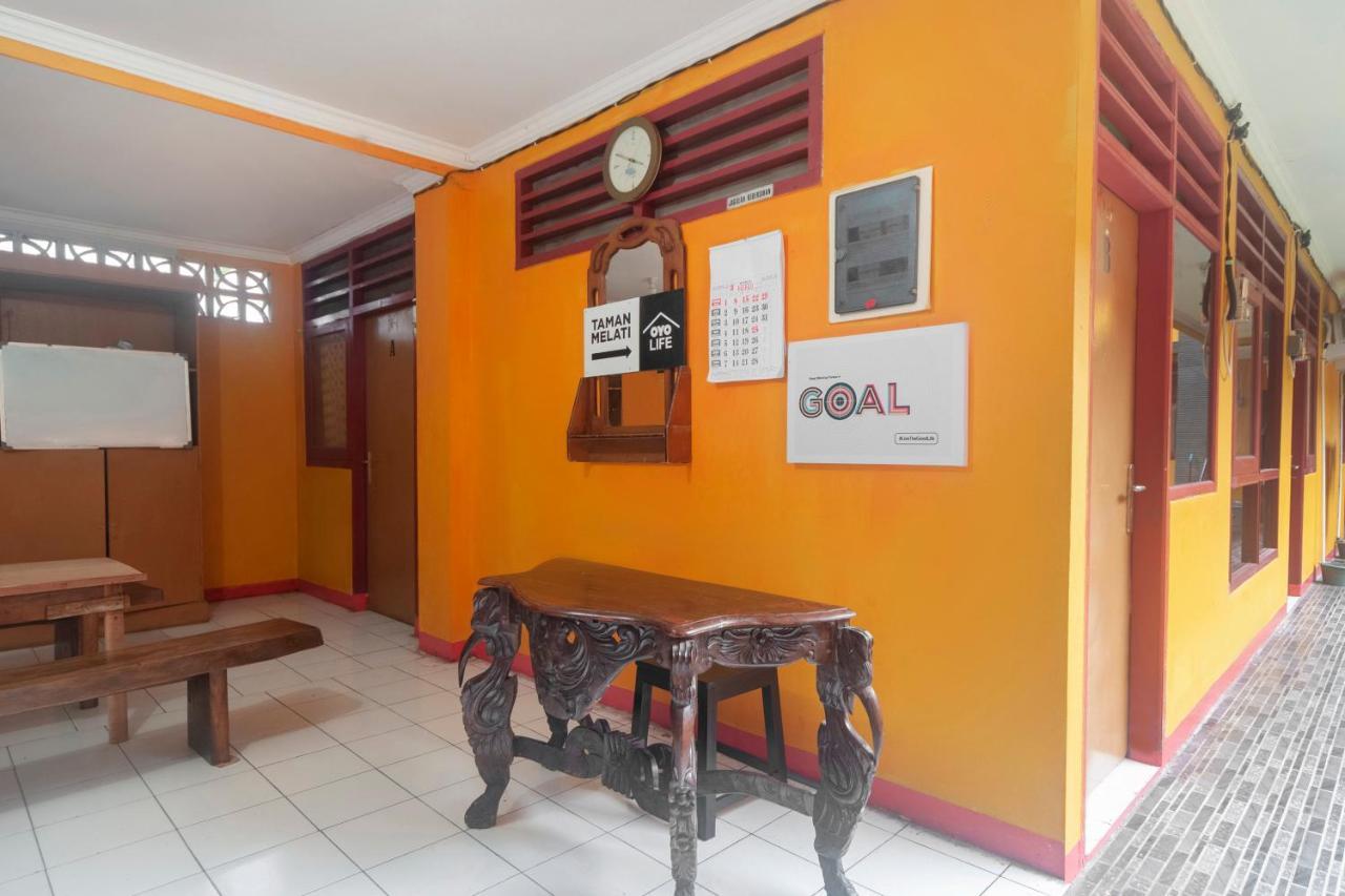 Oyo Life 3034 Taman Melati Hotel Depok Exterior foto