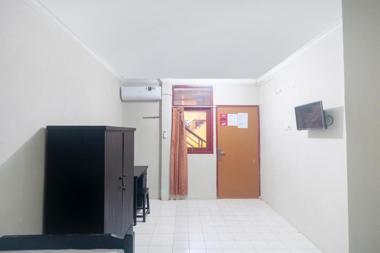 Oyo Life 3034 Taman Melati Hotel Depok Exterior foto