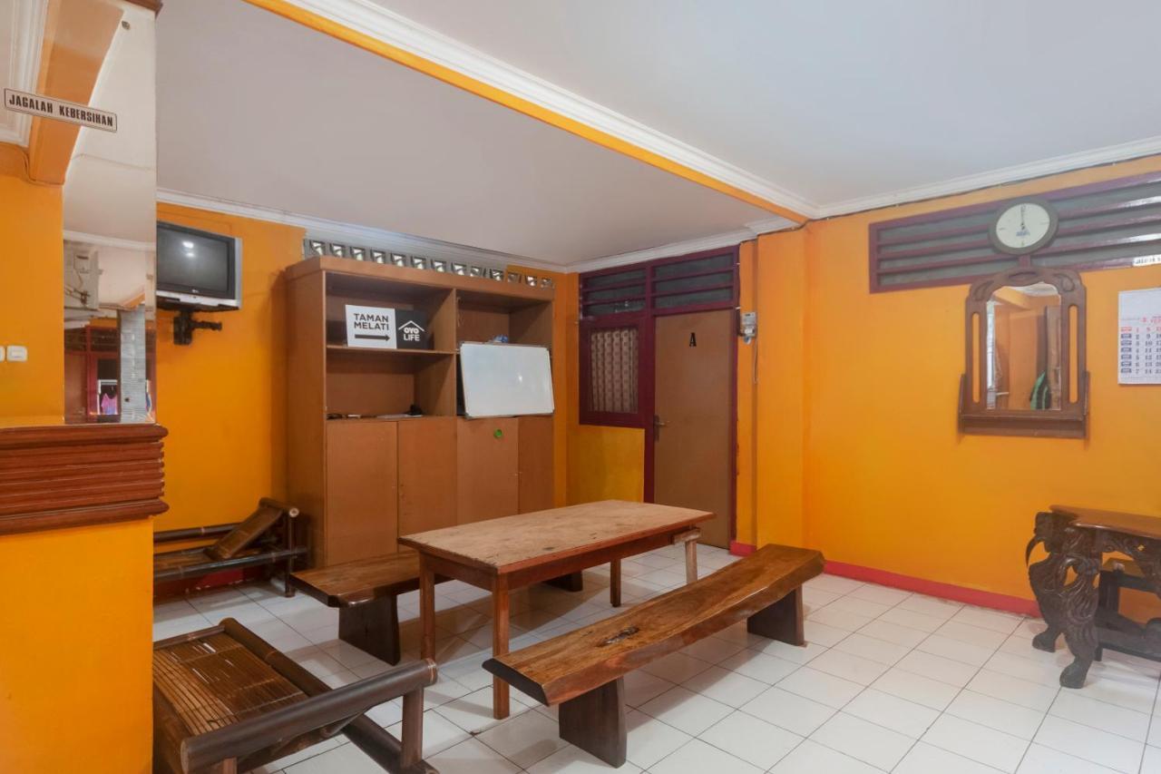 Oyo Life 3034 Taman Melati Hotel Depok Exterior foto