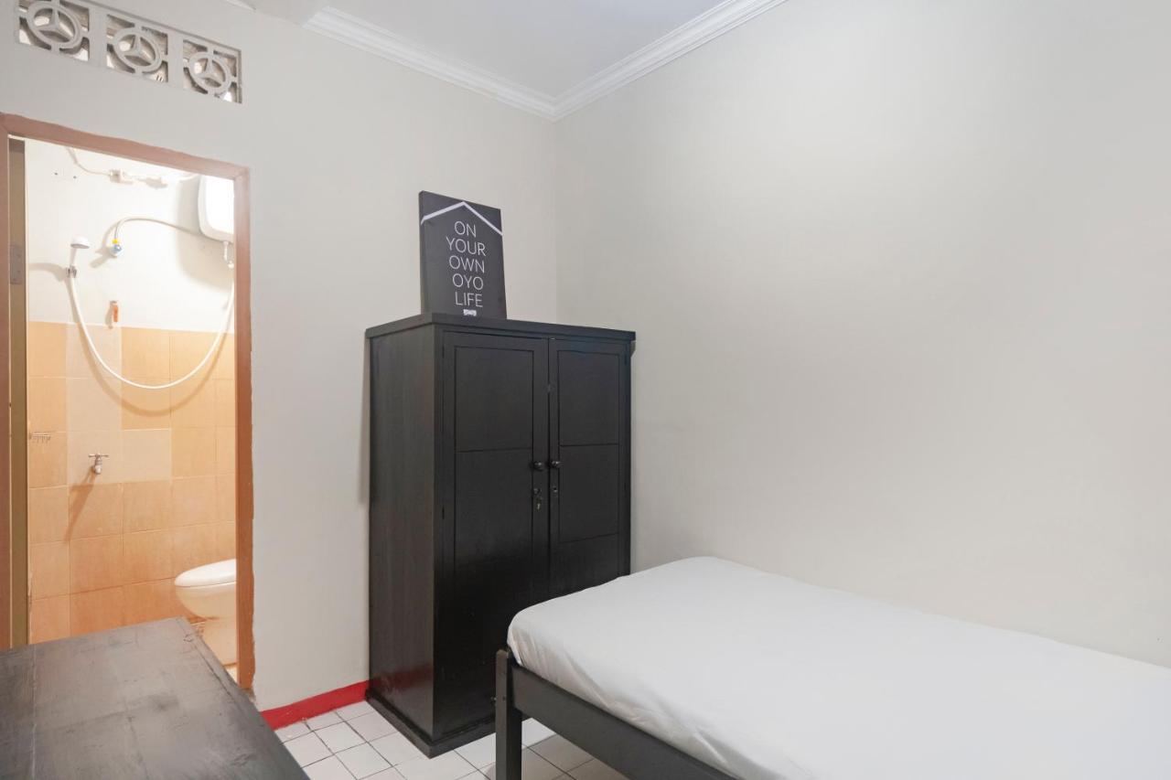 Oyo Life 3034 Taman Melati Hotel Depok Exterior foto