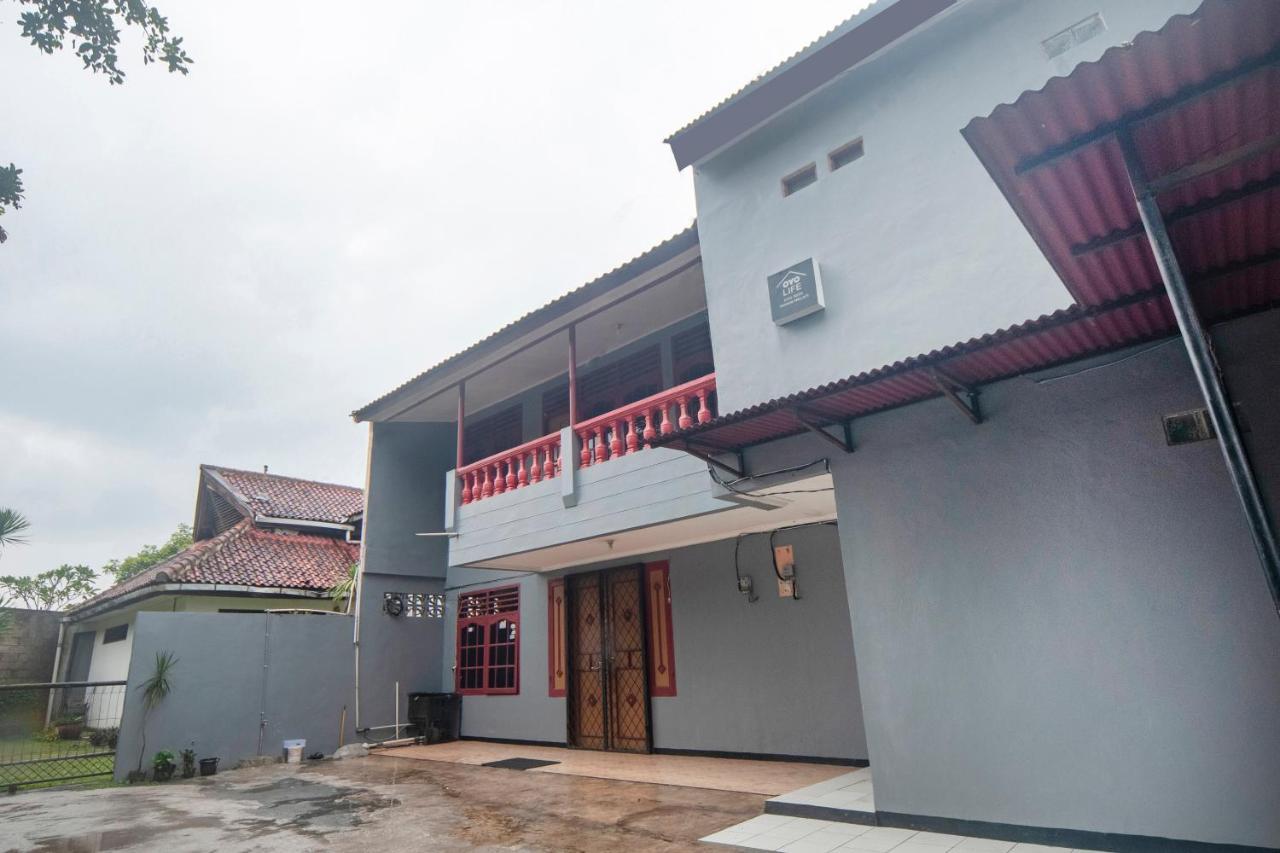 Oyo Life 3034 Taman Melati Hotel Depok Exterior foto