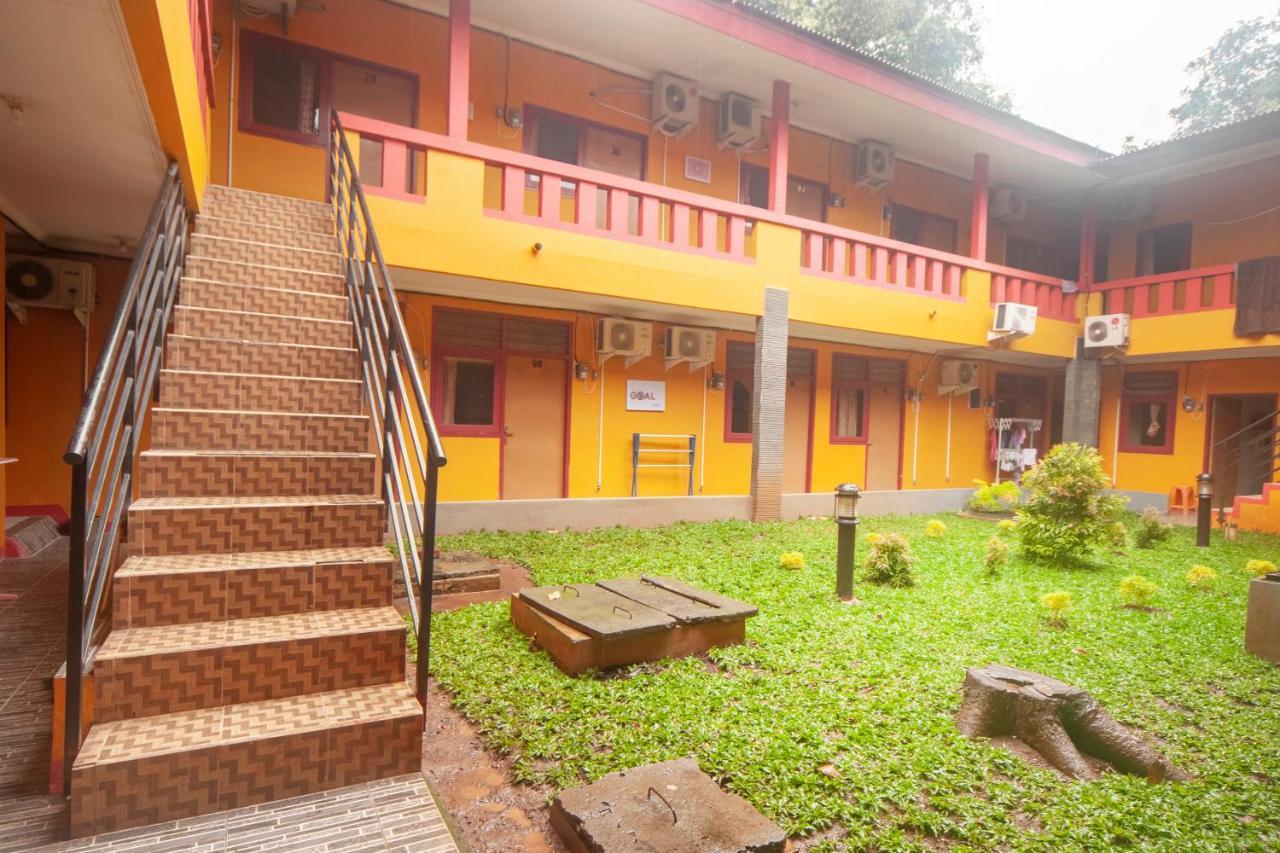 Oyo Life 3034 Taman Melati Hotel Depok Exterior foto