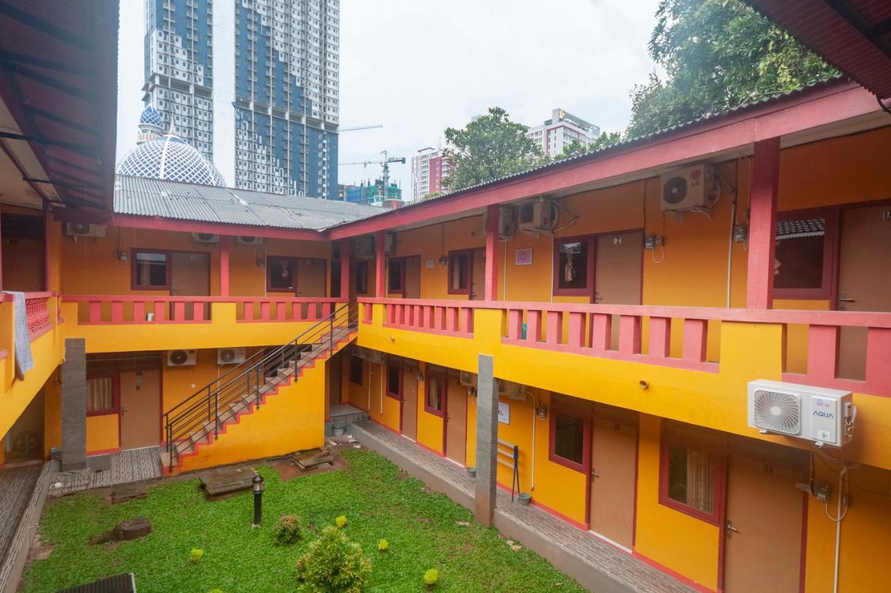 Oyo Life 3034 Taman Melati Hotel Depok Exterior foto